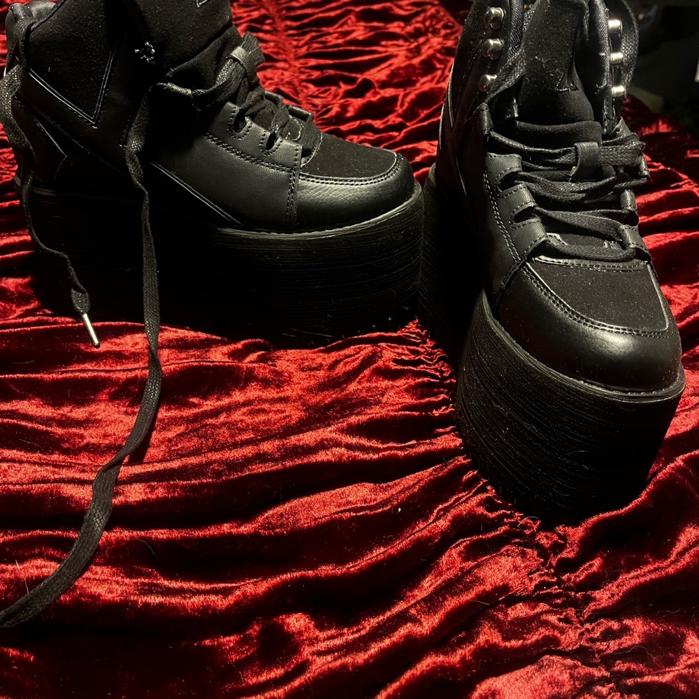 YRU Black Platform Shoes